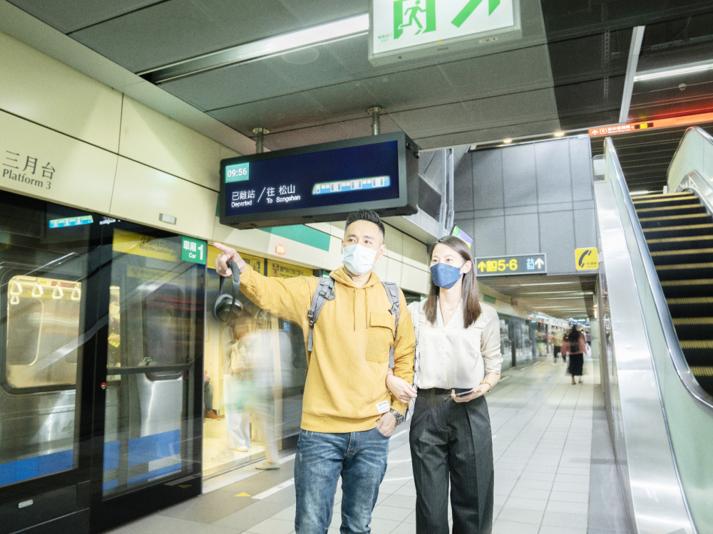 XPJ旗下達擎之客製化TARTAN顯示器，於台北捷運中山站亮相。以獨特長條型比例與高畫質特色，為台北捷運站帶來嶄新的都會車站風貌