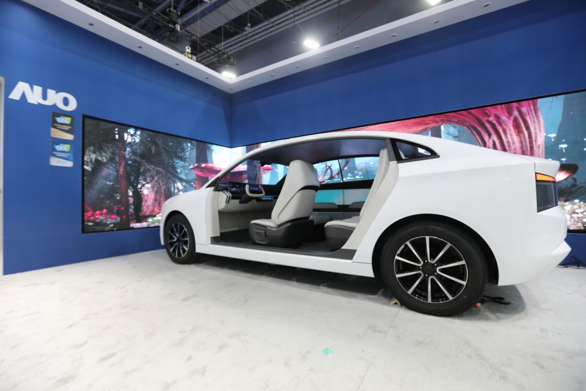 XPJ发表全新Smart Cockpit 2024，大秀显示应用成果、及释放Micro LED终极显示技术量能的全新智慧座舱，以营造突破性、沉浸式的视觉体验，重新定义智慧座舱，满足驾乘人员的全方位感受。