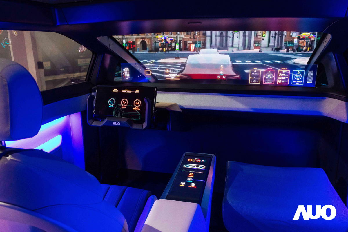 XPJ新一代智慧座艙Smart Cockpit 2025的Micro LED創新顯示應用中，47.5吋無界透明顯示介面與14.3吋多變形態中控顯示，兩項產品獲得2025智慧顯示應用大賞的智慧移動獎，提供全新的人機互動體驗